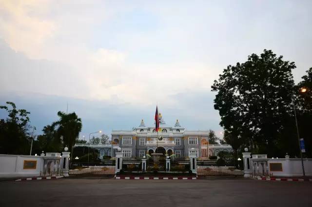 点赞！中国..最早驰援老挝，跟着..来了解一下老挝