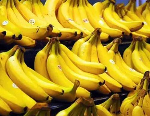 香蕉好吃，却不能乱吃，吃香蕉有“4大禁忌”，吃错“害”自己！