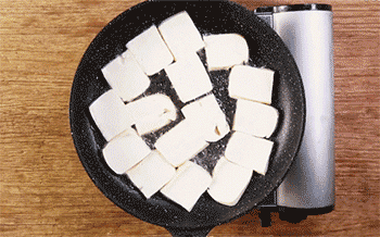 豆腐和这个调料简直是绝配，加入它使豆腐味道浓郁，看着就有食欲