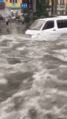 暴雨来袭，汽车被淹时如何正确逃生？