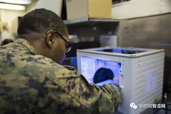 美国海军陆战队3D打印F-35战斗机的部分替换零件