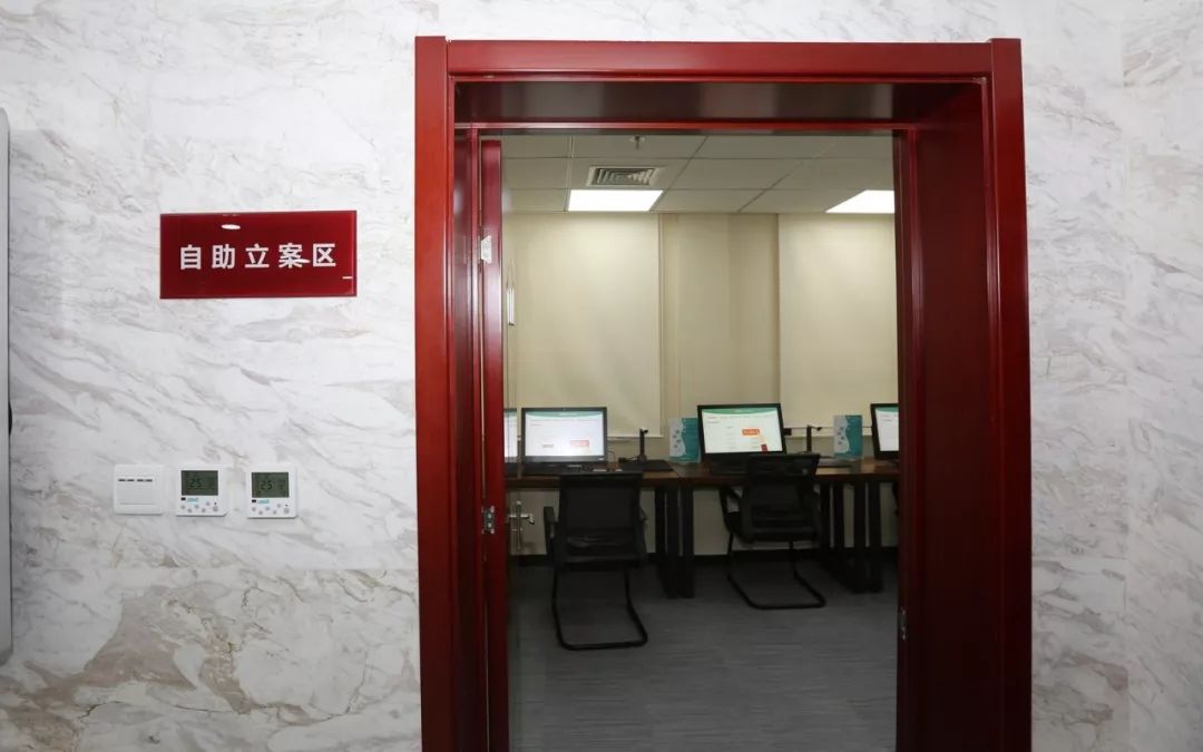 这家北京金融街上的法庭，今年新收案件已超万件……