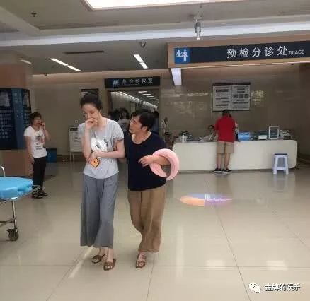 刘雨欣住院照片正式曝光，患上抑郁症还要赶回片场继续拍戏