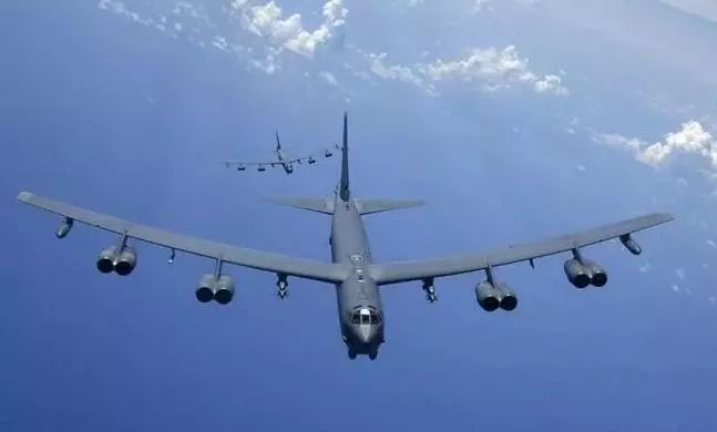 美军事动作不断， B-52轰炸机飞越东海南海