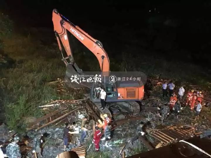 已致8死3伤！杭州桐庐一廊桥桥顶垮塌，事发时村民正在桥上乘凉