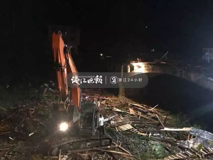 已致8死3伤！杭州桐庐一廊桥桥顶垮塌，事发时村民正在桥上乘凉