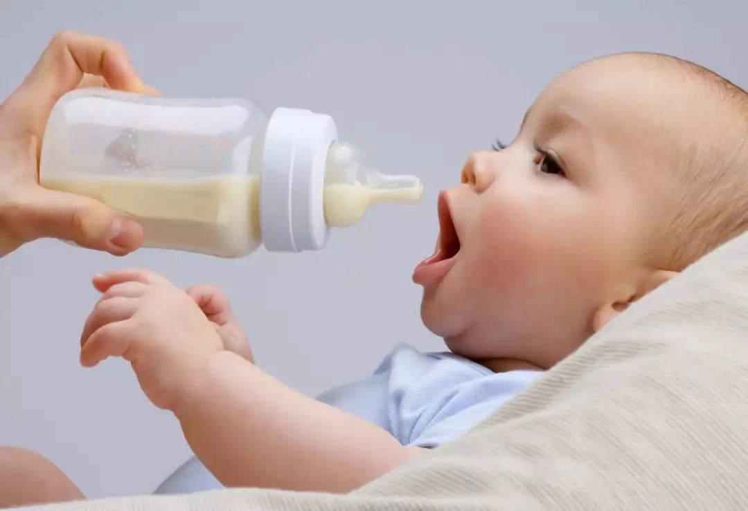 母乳和奶粉要怎么混合喂？看完你就知道了