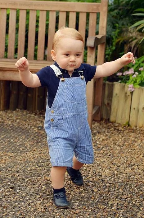 常年短裤的乔治小王子成“带货王”，穿啥啥断货！