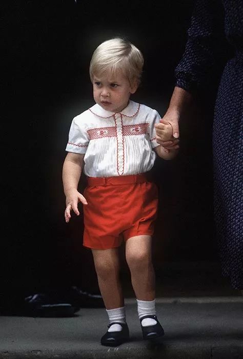 常年短裤的乔治小王子成“带货王”，穿啥啥断货！