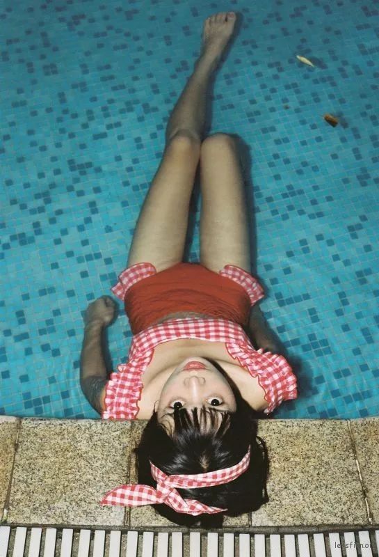 泳池少女 | 投稿作品