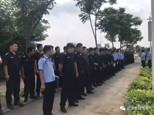 【头条】武汉东西湖区..团伙10名骨干定期喝茶聚会交流经验 民警突袭一锅端