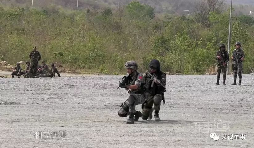 中柬反恐联训，中国军人教柬埔寨士兵反恐战术