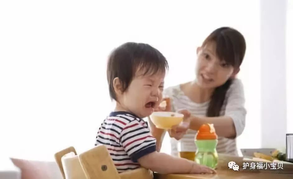 宝宝厌食的原因是什么？护身福专家教你学习简单的小儿推拿帮助宝宝治疗厌食等问题！