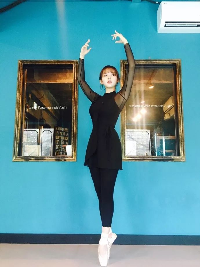 D 韩娱｜“翩翩起舞的白天鹅”…女爱豆中的芭蕾舞者