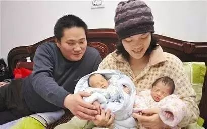36岁孕妇怀上四胞胎，医生检查后劝减两胎，孩子出生却获意外惊喜