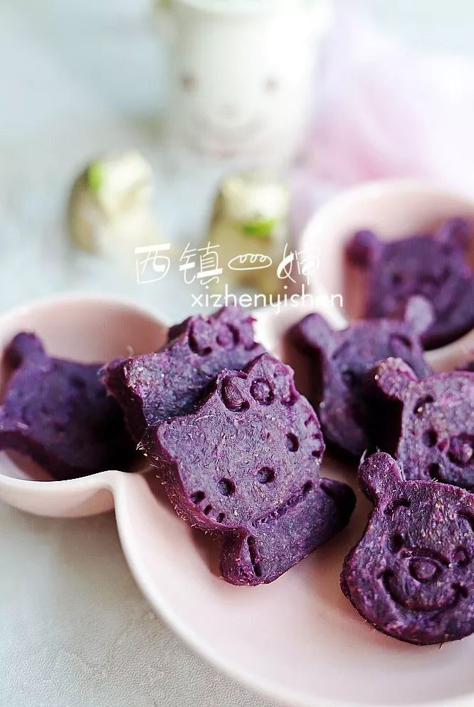 低脂点心也要美美得吃，这款全麦胚芽紫薯饼吃多也不怕胖