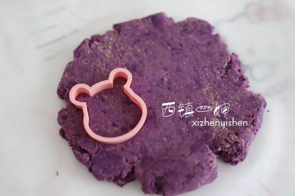 低脂点心也要美美得吃，这款全麦胚芽紫薯饼吃多也不怕胖