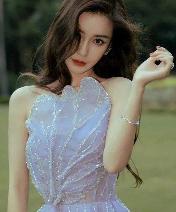 Angelababy资源降级?新剧搭档五线男明星,31岁脸瘪下垂显老态!