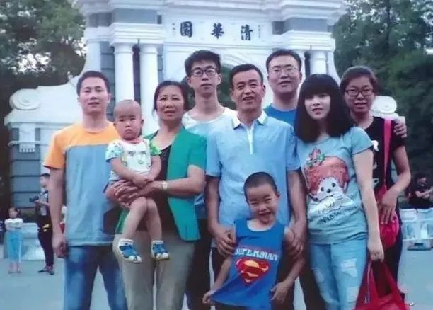 这个家庭5个娃4个考入清华北大！学霸为啥总出在他家？父母说了这番话……