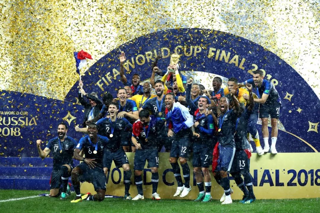 20 年后法国队再夺冠，FIFA各种封神完毕，我们的推送也要恢复正常啦！！！