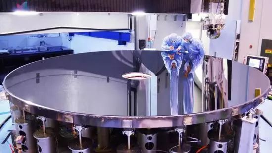 我国研制成功世界最大口径单体碳化硅反射镜
