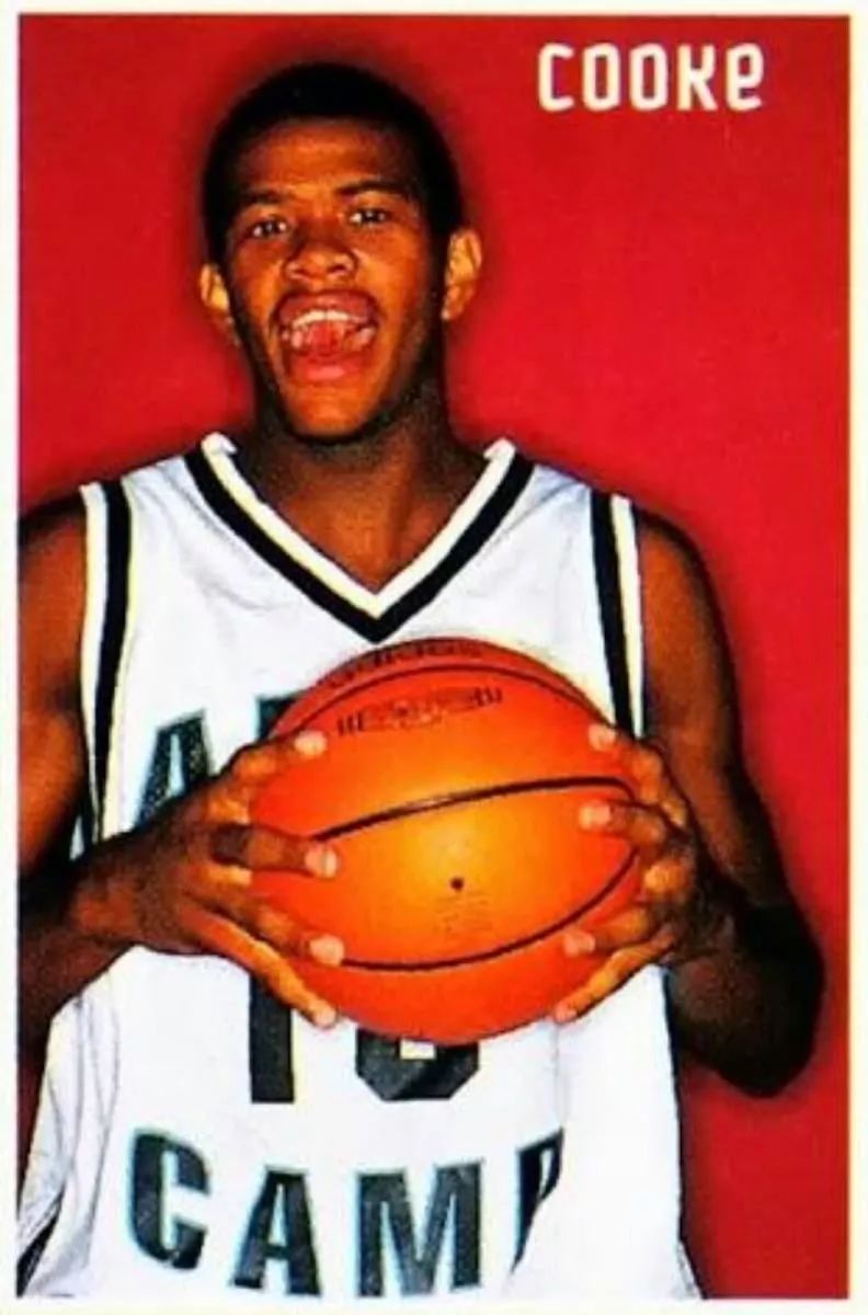 曾经媲美詹姆斯的全美第一高中生，为何最后连NBA都无法进入？