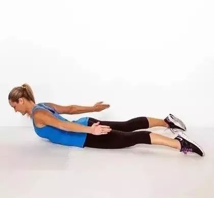 8个动作改善背部疼痛，塑造优美的背部曲线