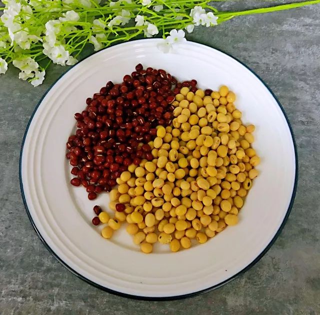 凤梨养生机饮品－益气补血的红豆豆浆