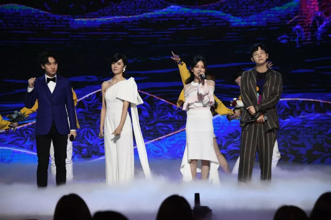 《往后余生》、《生僻字》……这里有2018年最热的歌曲 江苏卫视春晚歌声新势力