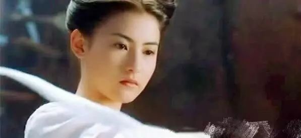 这两位女星白衣古装清新脱俗，比现在的刘亦菲还要美