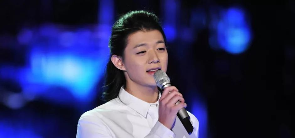 然则没想到的是,兜兜转转儿子霍尊又凭借本身的实力再次登上春晚舞台