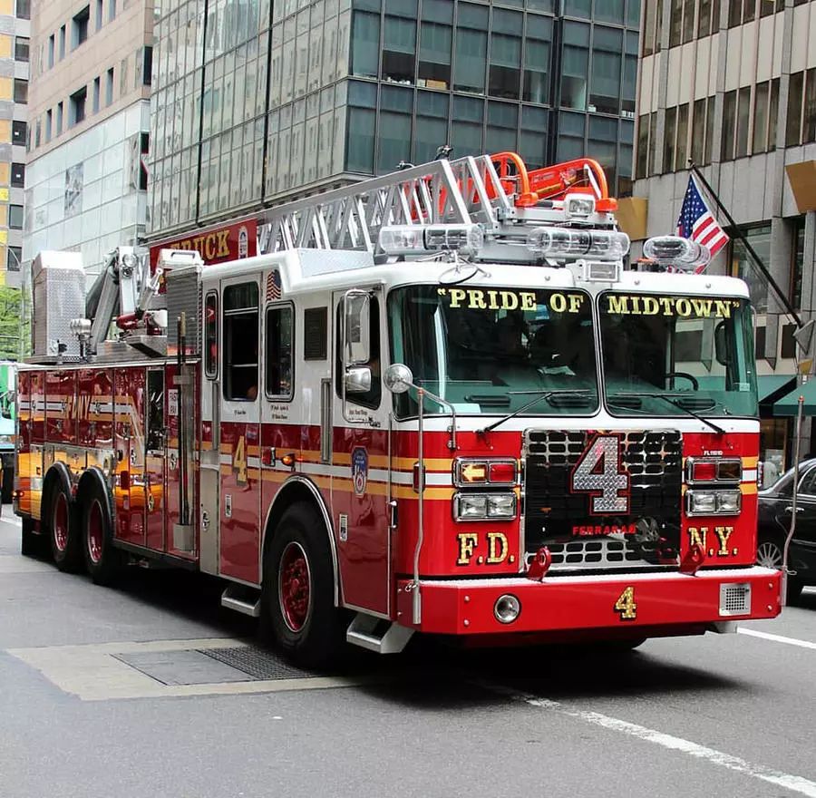 突发！纽约唐人街曼哈顿华埠四层楼大火狂烧 两名华裔受伤 情况危急