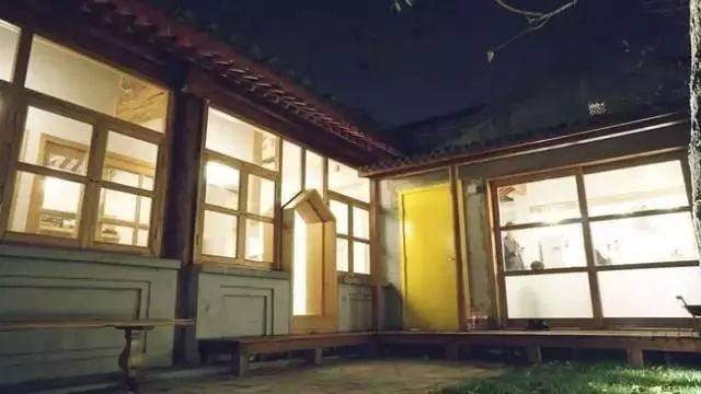三口之家在北京租下四合院，竟花40万改造房子，房东看后背后偷笑