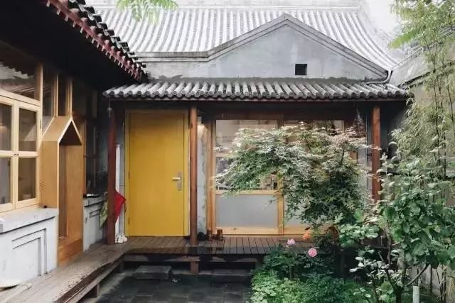 三口之家在北京租下四合院，竟花40万改造房子，房东看后背后偷笑