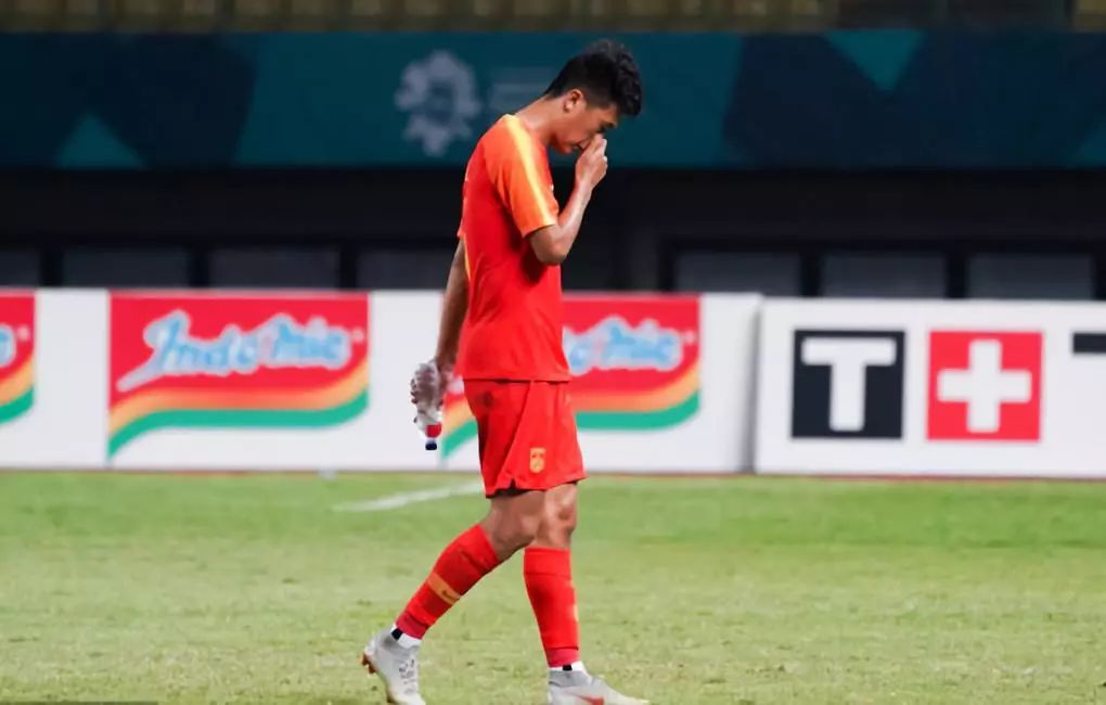 60分钟0-4，中国足球能在魔幻现实主义中觉醒吗？