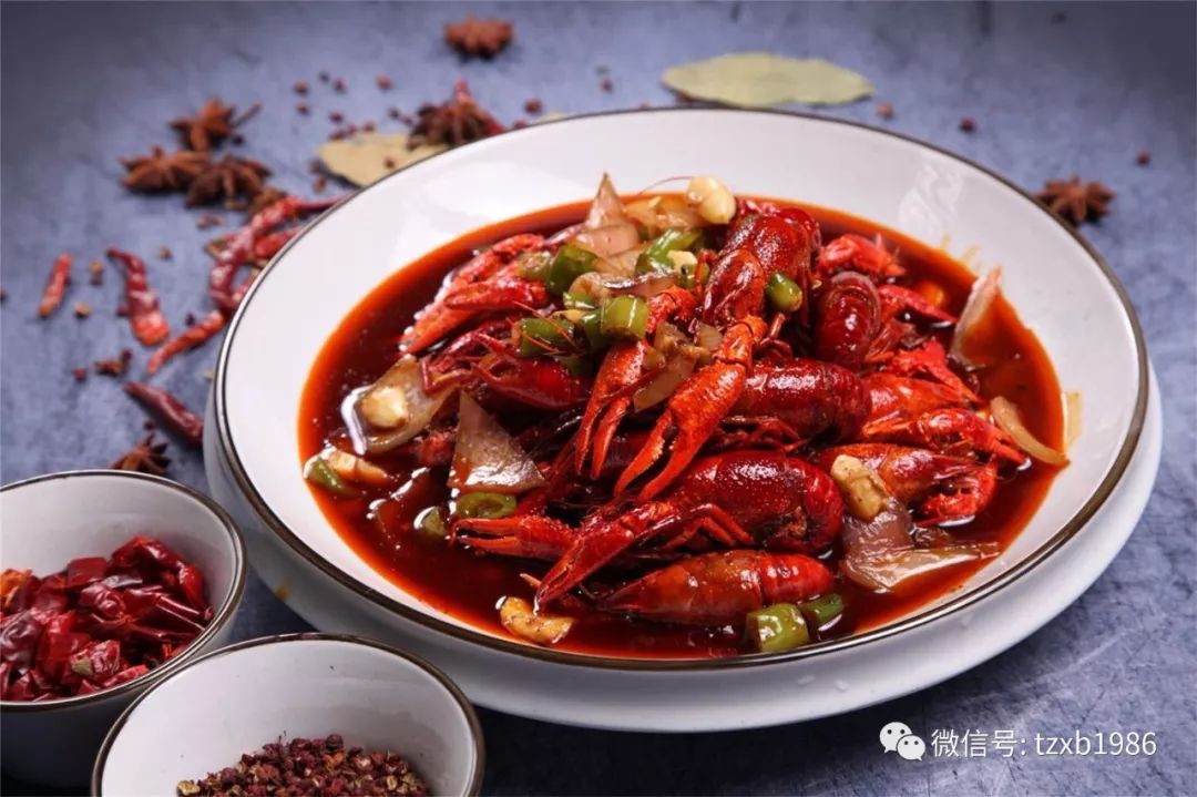 狂咽口水！小龙虾和湘菜的“香辣艳遇”，最近在通州火了…