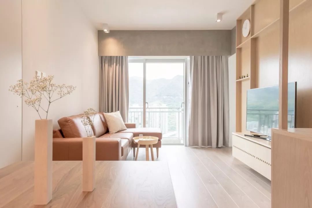 香港70㎡小户型设计，2室2卫的纯木色家居！