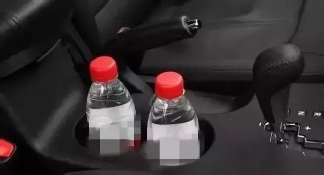 车主放2瓶矿泉水在车里，惨痛代价瞬间发生！