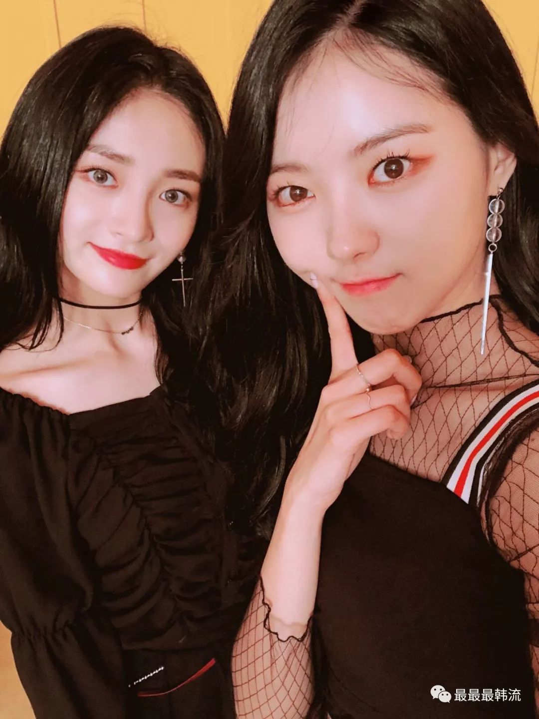 周洁琼和林娜荣有自己的组合pristin.磪有情和金度延归属于wekimeki.