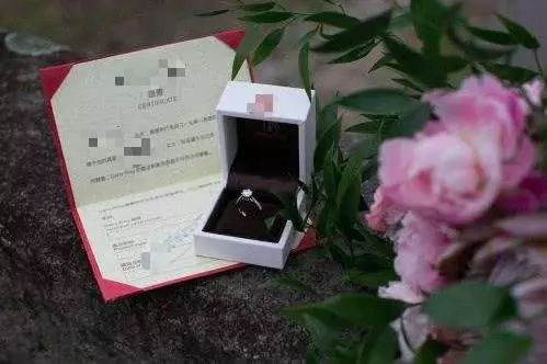 结婚啦！51岁金星意大利举办婚礼，穿中国式婚纱尽显女人本色！