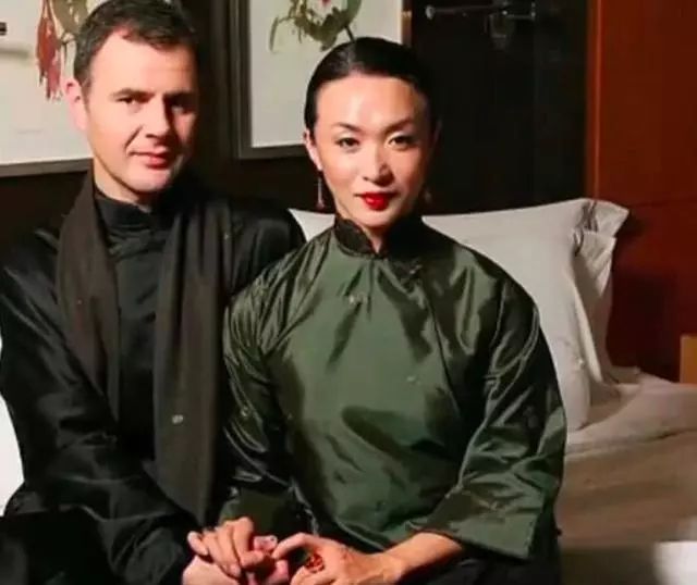 结婚啦！51岁金星意大利举办婚礼，穿中国式婚纱尽显女人本色！