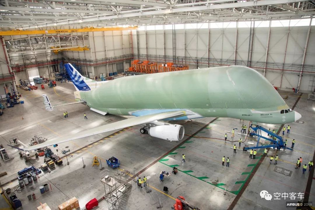 终于曝光了，空客大型运输机超级大白鲸装配过程