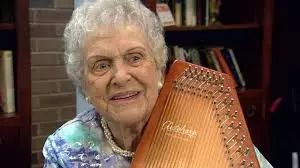 92岁的女高音老奶奶告诉你什么叫气质！