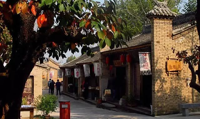 仅五人运营，一年收入10个亿，这个村堪称中国乡村旅游第一网红！