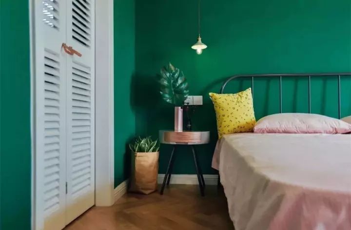 卧室刷什么颜色好？20年资深设计师说，95%的人都选这5种！
