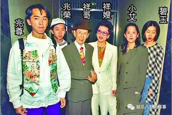 继承上亿资产，却在TVB跑龙套，交3个女友不结婚，51岁至今单身