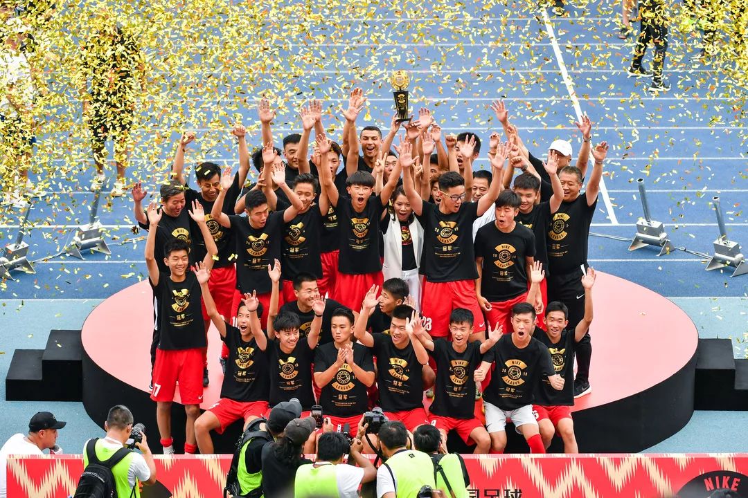 C罗现身耐克校园足球联赛决赛 激励中国足球少年无畏追梦