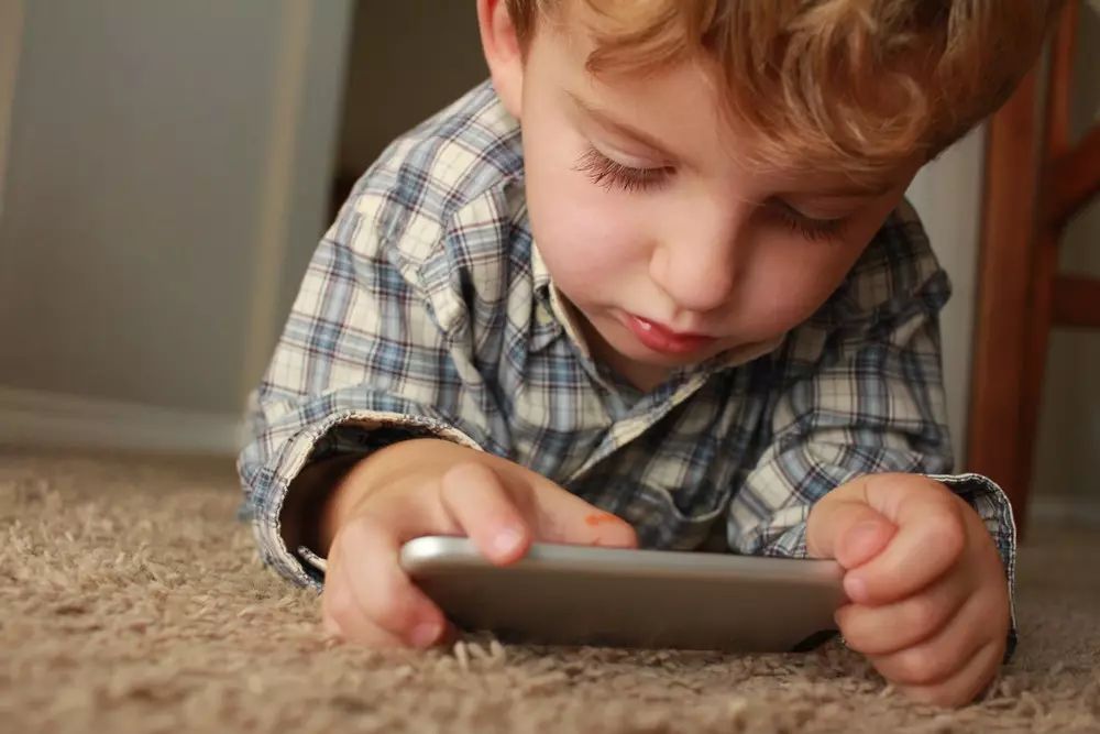 美国癌症学会为什么建议少让孩子玩手机？