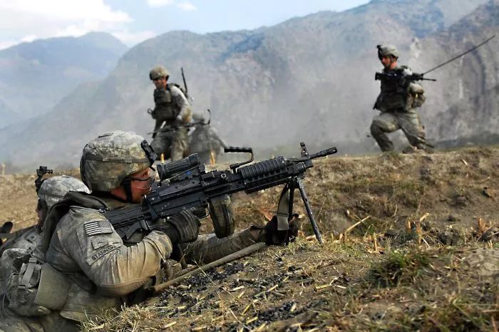 游民专栏|M249“大菠萝”：“吃鸡”守桥神器 装备45国军队