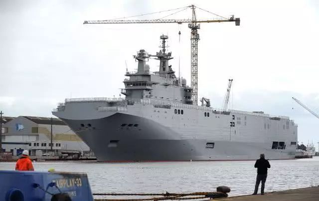 俄军高度关注法国后悔不已？中国展出“小平顶”模型 停满卡52